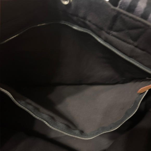 HERMÈS Large Canvas Fourre Tout Striped
Shoulder Tote Bag - Picture 15 of 16